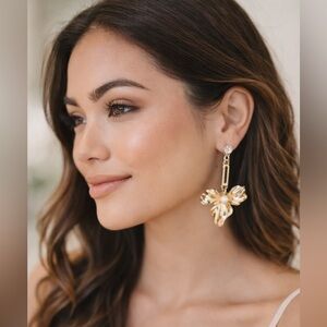 Melody Gold Flower Pearl Dangle Earrings